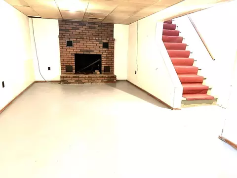 Living - 88 Pondview Dr, Ludlow, MA 01056 photo 4 of 4