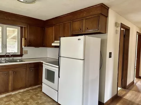 Kitchen - 88 Pondview Dr, Ludlow, MA 01056 photo 4 of 4