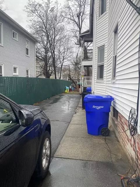 128 Maynard St # A, Springfield, MA 01109