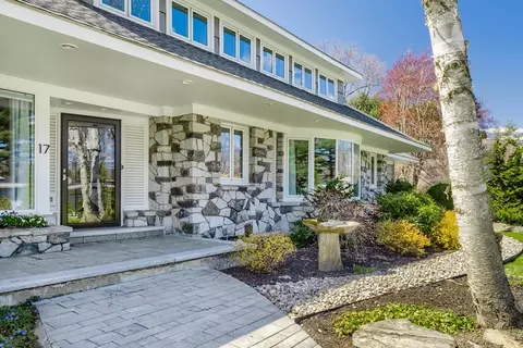 17 Oak Hill Rd, Worcester, MA 01609 photo 2