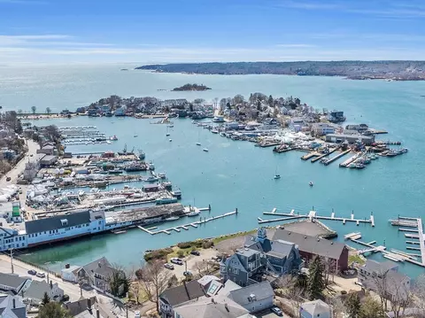 5 Pirates Ln #11, Gloucester, MA 01930