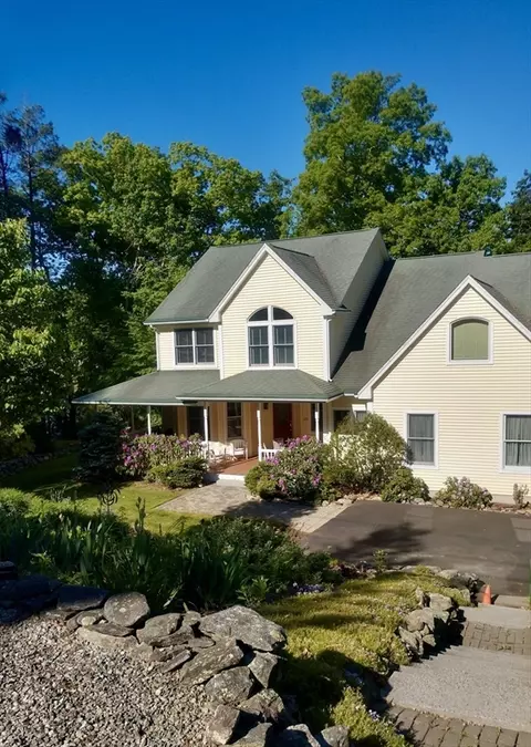 211 Sunset Dr, Charlton, MA 01507