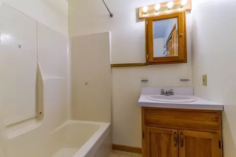 Bath - 170 Laurel Hill Rd, Westhampton, MA 01027 photo 1 of 5