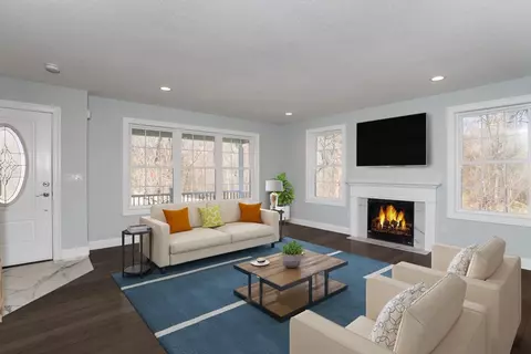 Living - 81 Fairhaven Dr, Springfield, MA 01151 photo 4 of 5