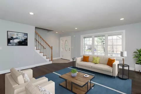 Living - 81 Fairhaven Dr, Springfield, MA 01151 photo 2 of 5
