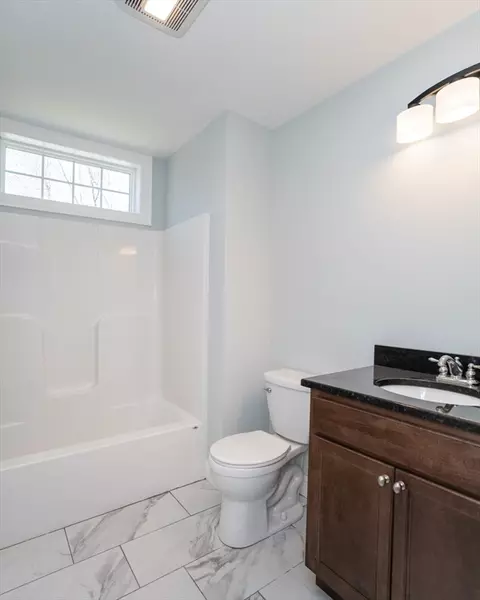 Bath - 81 Fairhaven Dr, Springfield, MA 01151 photo 4 of 4