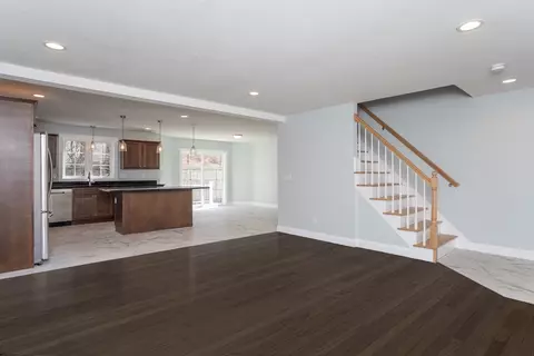 Living - 81 Fairhaven Dr, Springfield, MA 01151 photo 5 of 5