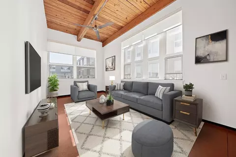 118 Holmes St #203, Quincy, MA 02171