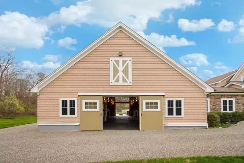332 Mendon St, Upton, MA 01568