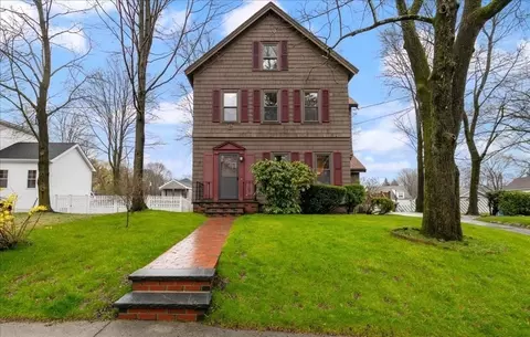 76 Village St, Reading, MA 01867