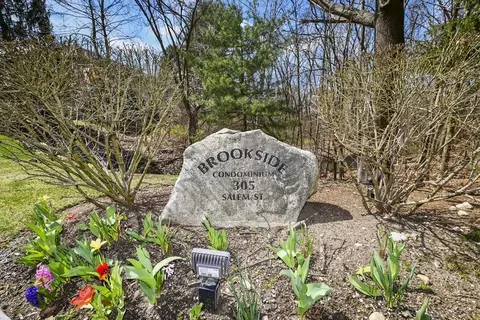 305 Salem St #410, Woburn, MA 01801