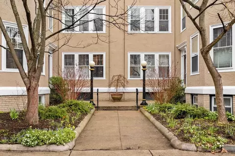 2 Avon St #9, Cambridge, MA 02138