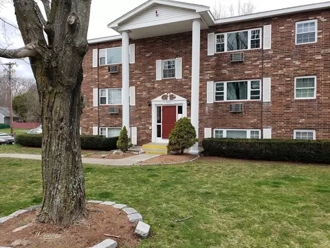 35 Berlin St #203, Clinton, MA 01510