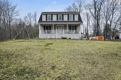 2 Terrace Ln, East Kingston, NH 03827