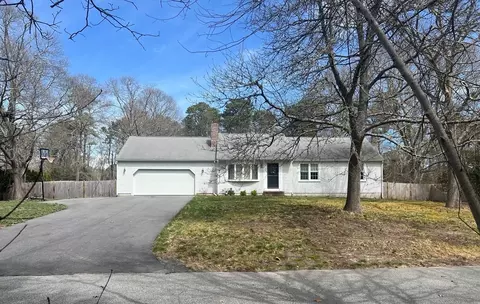 60 Knowlton Ln, Barnstable, MA 02648