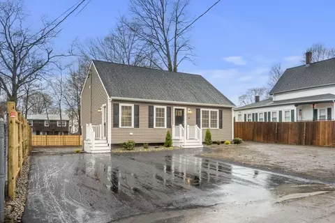 58 Hollis St, Brockton, MA 02302