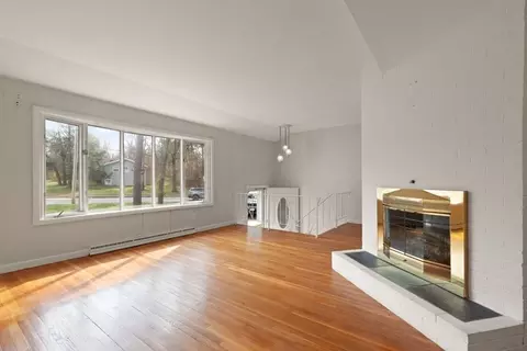 Living - 8 Spring Ln, Sharon, MA 02067 photo 3 of 7
