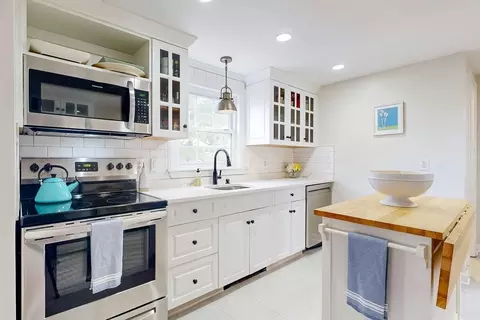 Kitchen - 53 Morse Ave, Dedham, MA 02026 photo 1 of 4