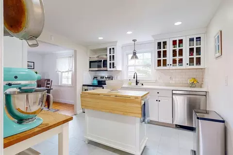 Kitchen - 53 Morse Ave, Dedham, MA 02026 photo 3 of 4
