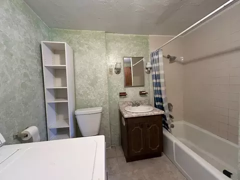 Bath - 41 Orient St, Worcester, MA 01604 photo 1 of 3