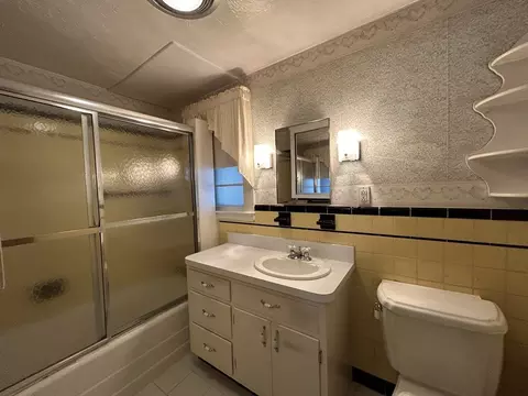 Bath - 41 Orient St, Worcester, MA 01604 photo 2 of 3