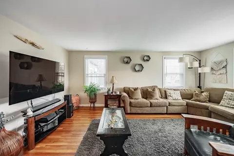 Living - 182 Westbrook Dr, Springfield, MA 01129 photo 2 of 5
