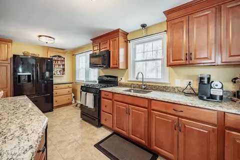 Kitchen - 182 Westbrook Dr, Springfield, MA 01129 photo 2 of 5
