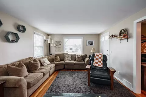 Living - 182 Westbrook Dr, Springfield, MA 01129 photo 3 of 5