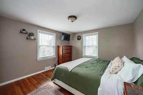 Bedroom - 182 Westbrook Dr, Springfield, MA 01129 photo 2 of 4