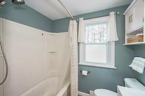 Bath - 182 Westbrook Dr, Springfield, MA 01129 photo 2 of 2