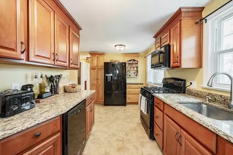 Kitchen - 182 Westbrook Dr, Springfield, MA 01129 photo 1 of 5