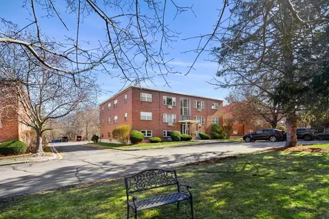 1105 Lexington St #6-1, Waltham, MA 02452