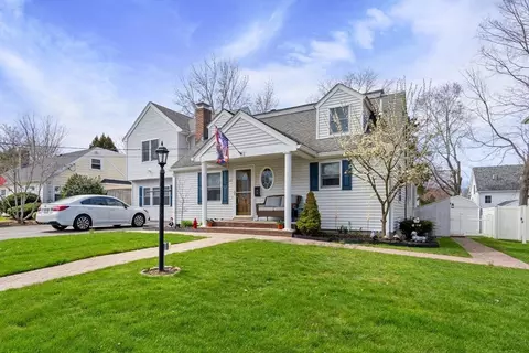 66 Ellery Rd, Waltham, MA 02453