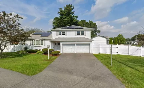 33 Perley Evans Dr, Randolph, MA 02368