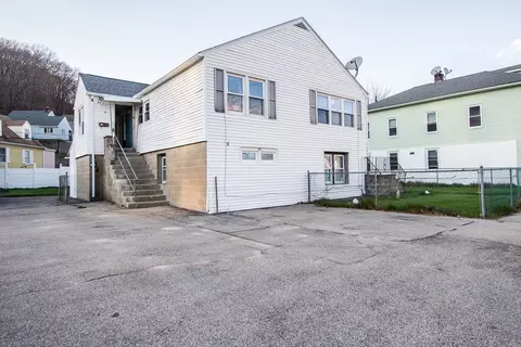 69 Chilmark St, Worcester, MA 01604