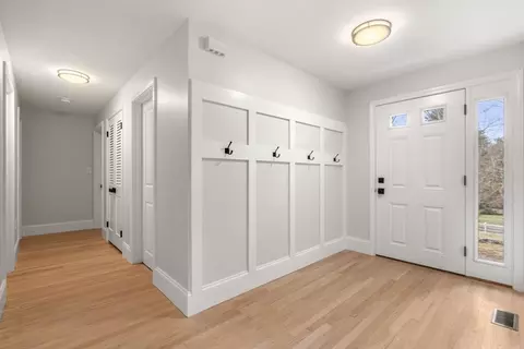 Entry Way - 180 Great Rd, Maynard, MA 01754 photo 2 of 2