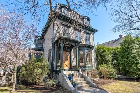 122 Oxford St #122, Cambridge, MA 02138