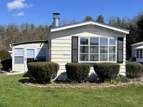 54 Warfield Dr, Westfield, MA 01085