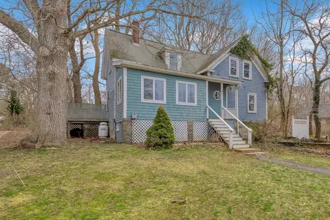 8 Sawyer Ave, Gloucester, MA 01930