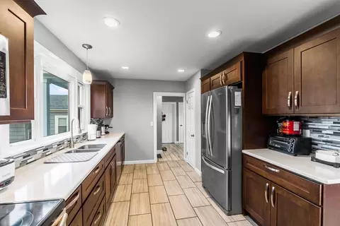 10 Silver Shell Beach Dr, Fairhaven, MA 02719 photo 13