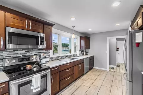 10 Silver Shell Beach Dr, Fairhaven, MA 02719 photo 9