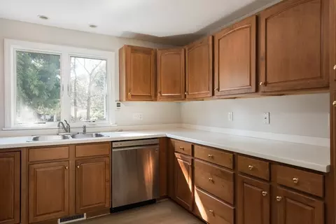 Kitchen - 4 Upland Cir #4, Mashpee, MA 02649 photo 2 of 2