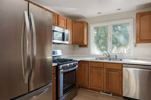 Kitchen - 4 Upland Cir #4, Mashpee, MA 02649 photo 1 of 2