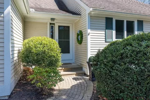 Exterior - 4 Upland Cir #4, Mashpee, MA 02649 photo 2 of 8