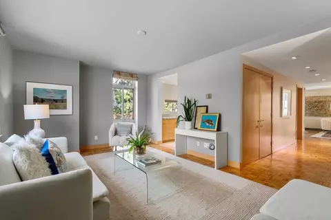 22 Bradbury St #22C, Cambridge, MA 02138