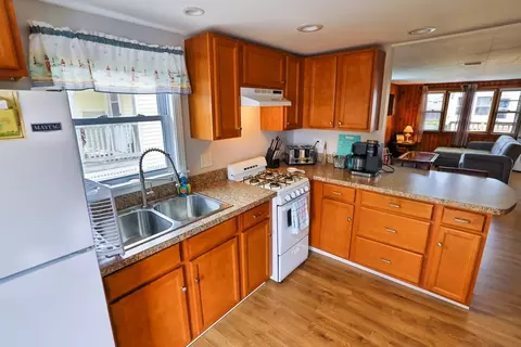 Kitchen - 11 Riverview Ter, Hampton, NH 03842 photo 2 of 6