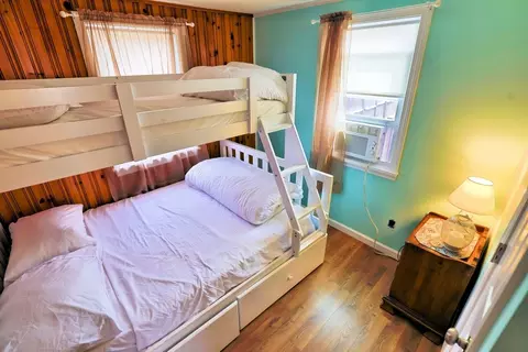 Bedroom - 11 Riverview Ter, Hampton, NH 03842 photo 4 of 4