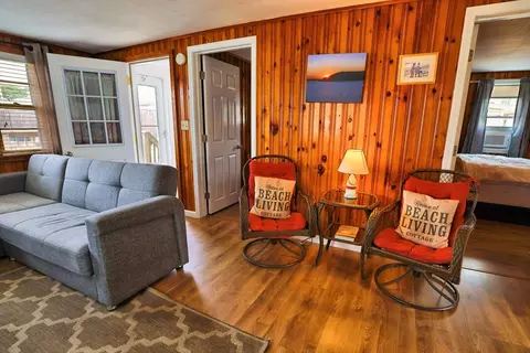 Living - 11 Riverview Ter, Hampton, NH 03842 photo 2 of 6