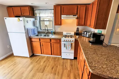 Kitchen - 11 Riverview Ter, Hampton, NH 03842 photo 3 of 6