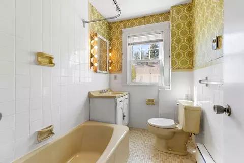Bath - 43 Sohier Rd, Beverly, MA 01915 photo 1 of 2